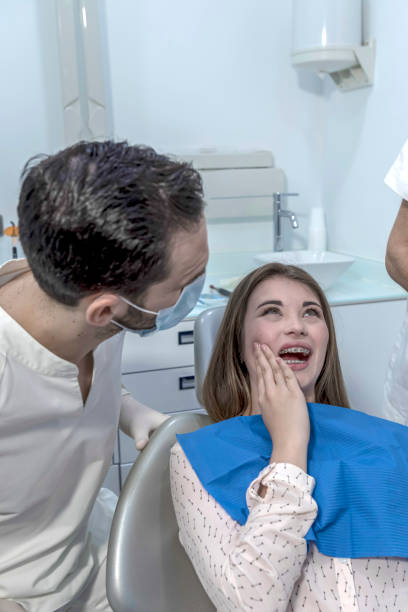 Best Broken Tooth Emergency  in Great Neck Gardens, NY